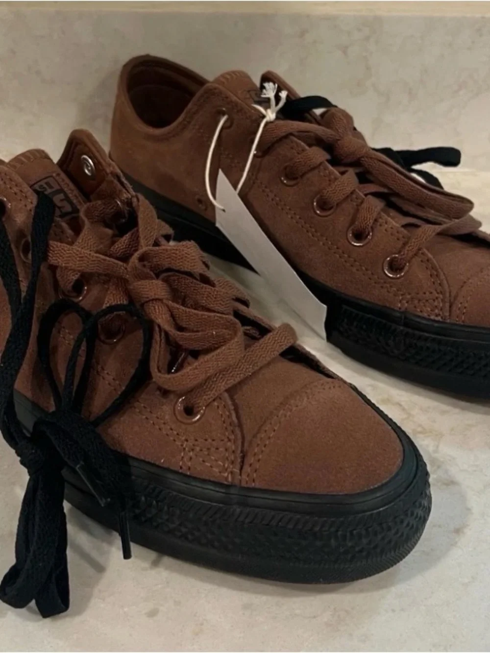 Converse Cons  A13402C Low Skate Shoe Suede Bear Nap/Blk/Gum Mens size 7